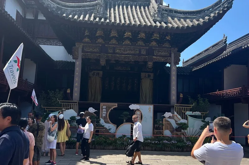 Zhujiajiao, Yu Garden and Bund Join-In Bus Tour
